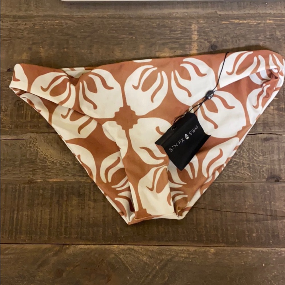 Stone Fox swim big island bottom